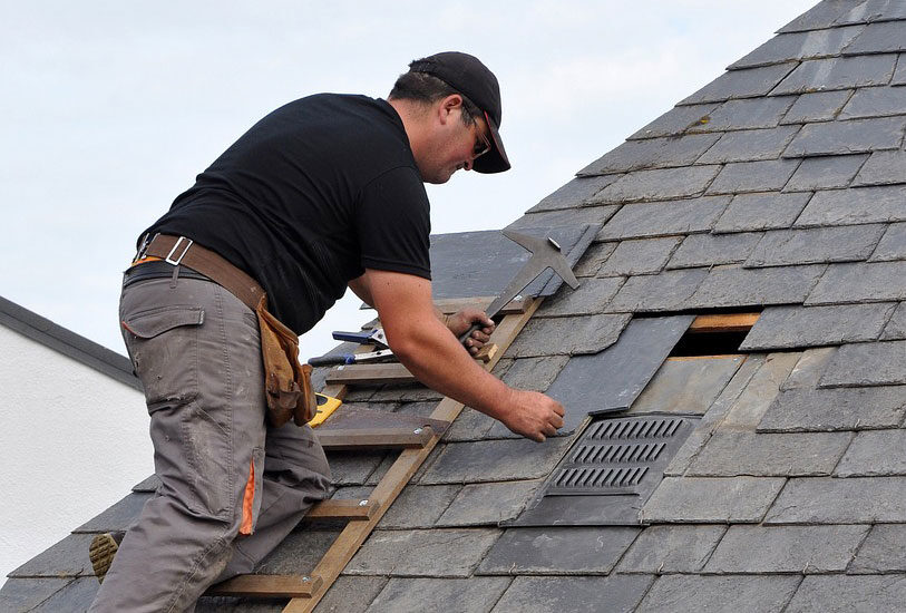 roofing-contractor-at-work
