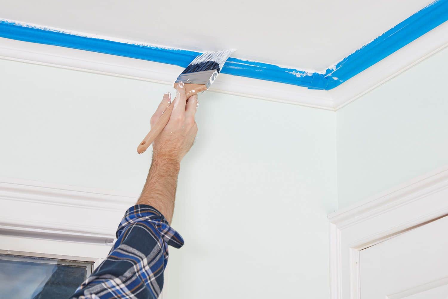 best-way-to-paint-a-ceiling-1822385_07_edges_0298-12bca10f2bea4c2da04b27db8602eba2